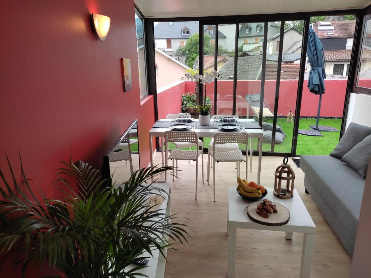 Air-Conditioned Flat With Terrace - Private & Independent - Lourdes Exterior foto